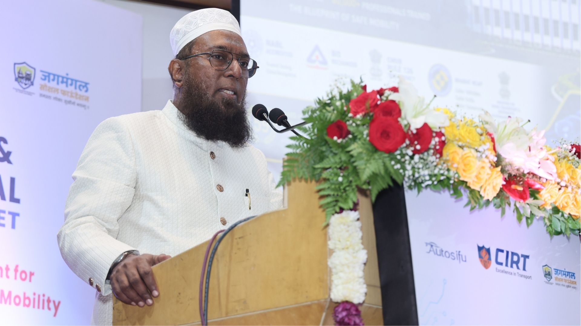 Mr. Farukh Makhdoom speaking at the event